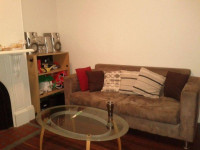 Nice twin share room in a new painted house in the city(female)