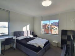 [Pyrmont]  queen room for 2