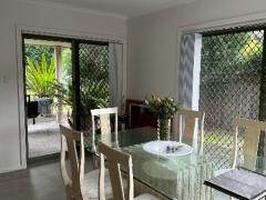 チャッツウッドの静かでとても綺麗な一軒家バス停まで 2 分!