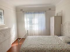 Chatswood: Room for female