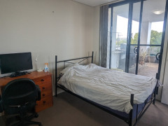 週$300 シャワー・トイレ付の部屋（即入居可）