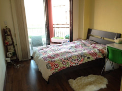 カップル　オーナー一緒に住んでいない. 広いベランダ.