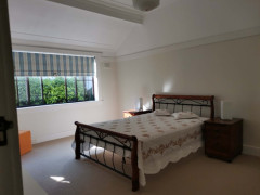 Big FEMALEroom. Near Train/Bus