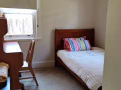 SMALL ROOM. Near Train/Bus