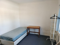 Own room $200 Springvale 日本人家族