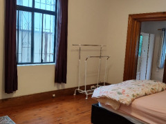 Summer Hill広い部屋とサンルーム、交通機関に近い