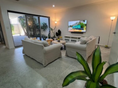 シティー２０分 バス停＆店すぐ 英語環境 日本人母で安心