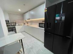 清潔で家具付きの部屋。リドコム駅まで徒歩圏内。5月2日から入