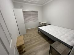 清潔で家具付きの広い部屋。リドコム駅まで徒歩5分。12月22