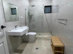 清潔で家具付きの部屋、リドコム駅まで徒歩5分、3月23日入居