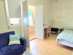 サンルーム付きの大きな部屋：1人か2人滞在可