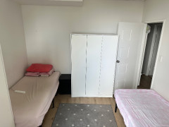 Twin room share for females 