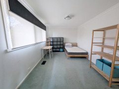 Doncaster East, Own rooms