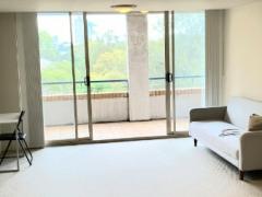 Couple or 2 femaleroom Pyrmont