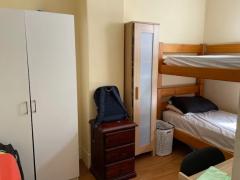 Shared room. a Girl.8Feb~