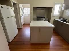 バス、徒歩、どこに行くのも便利な立地の一軒家。$200から