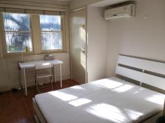 ストラスフィールド マスターベッドルーム（バスルーム付き）