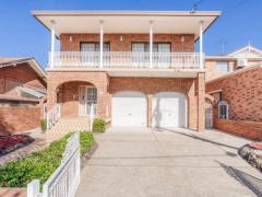 バンクシア駅まで歩いて7分　空港までもバス一本