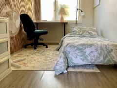 綺麗で防音完備＄２５０／週または3か月以上滞在で$180