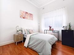 Furnished room 500m to station