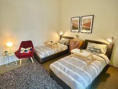 $260 share room (girl) UTS