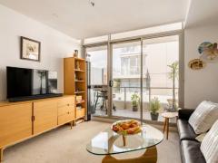 Stylish Fully Furnished Apart.