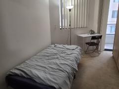 Central Sta. $320 女性専用　リビングオウン