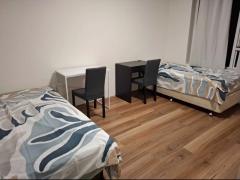 タウンホール徒歩3分　女性専用　$300　ルームシェア
