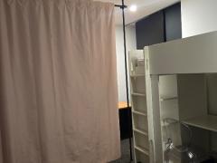 Qvアパートで2人1室またはカップルシェアの住人を募集してい