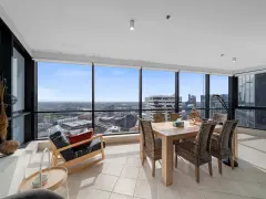 LOOKING FOR SHAREMATE 56TH FL