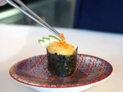 京寿司バー採用ウェイトレスと寿司職人