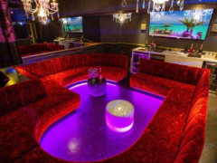 オシャレな店内でカラオケスタッフ大募集⭐️　時給＄90〜