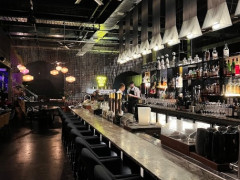 寿司シェフ, バーテンダー、フードランナー募集