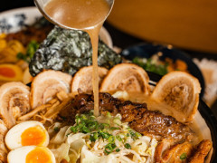 八坂ラーメンではホールスタッフを大募集中です