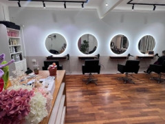 Looking for Hairdresser in Mel