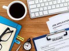 リモートの仕事のために、文字起こし者と校正者を募集しています