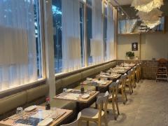 ウェイター募集中