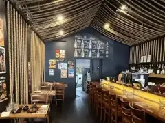 ビザサポートあり、店舗マネージャー急募！餃子ダイニングバー