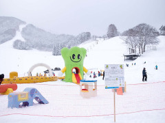 ＼子ども好き歓迎／☆3名募集☆未経験◎
スキー場のキッズパークでリゾートバイト！