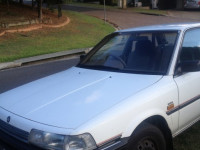 HOLDEN 1990年製 800$で売ります