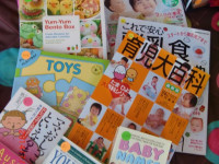 子育てに関する本、赤ちゃんのおもちゃ、赤ちゃんのコート、プレイマット・・・など、売ります！