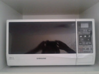 SELLING SAMSUNG MICROWAVE