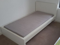 IKEA シングルベッド(白)　掛け布団込 $80　