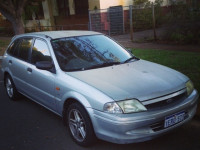 Ford laser $2000　値段交渉可能です。
