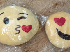 Emoji cushion x 2 brand new 新品