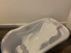 Baby bath tub