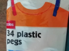 34 Plastic pegs
