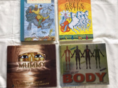 子供用仕掛け絵本など　4冊　$50