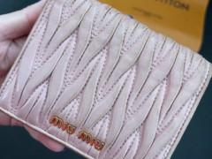 miumiuの財布