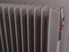 無料　オイルコラムヒーター